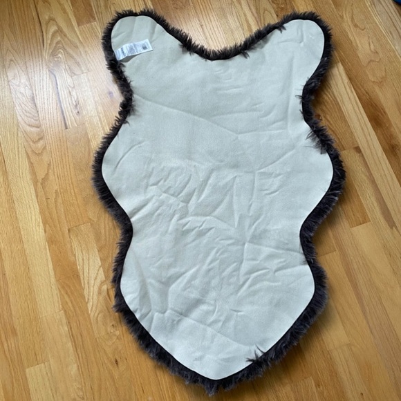 Mon Chateau Charcoal Faux Fur Sheepskin Rug - Picture 2 of 8